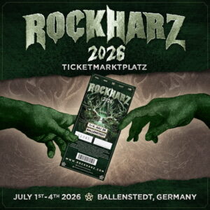 Bild, auf dem zwischen zwei Händen ein Ticket weitergereicht wird